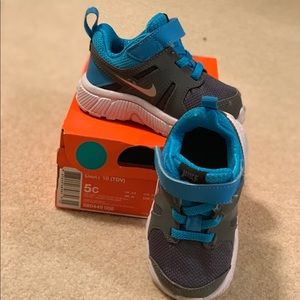 Toddler Nike sneakers size 5c